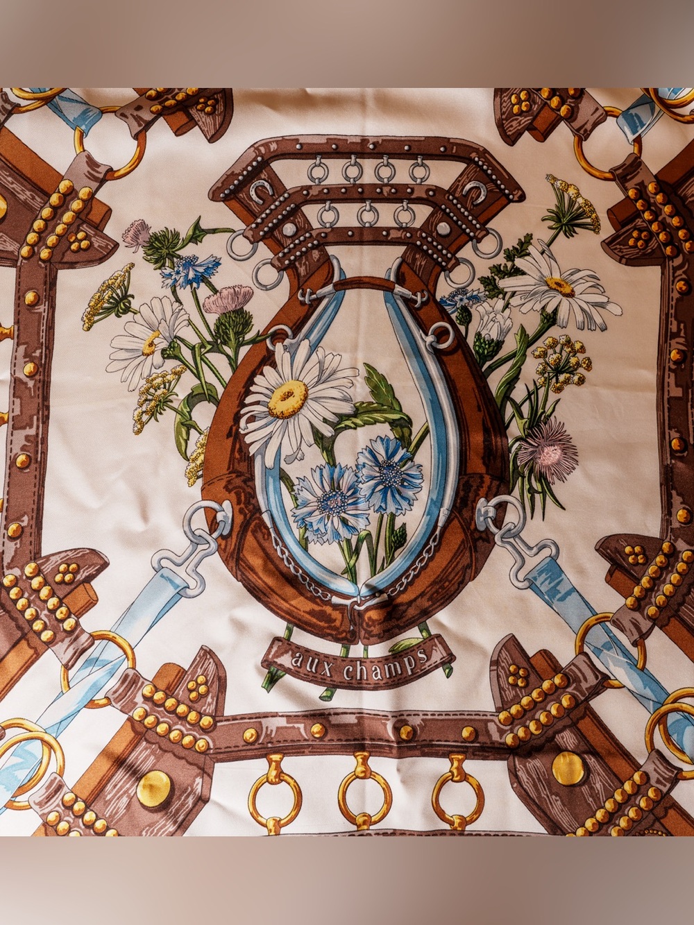 Hermès Aux Champs Silk Twill Scarf Carré 90 Pale Blue Floral Medallion Motif - Picture 4 of 5